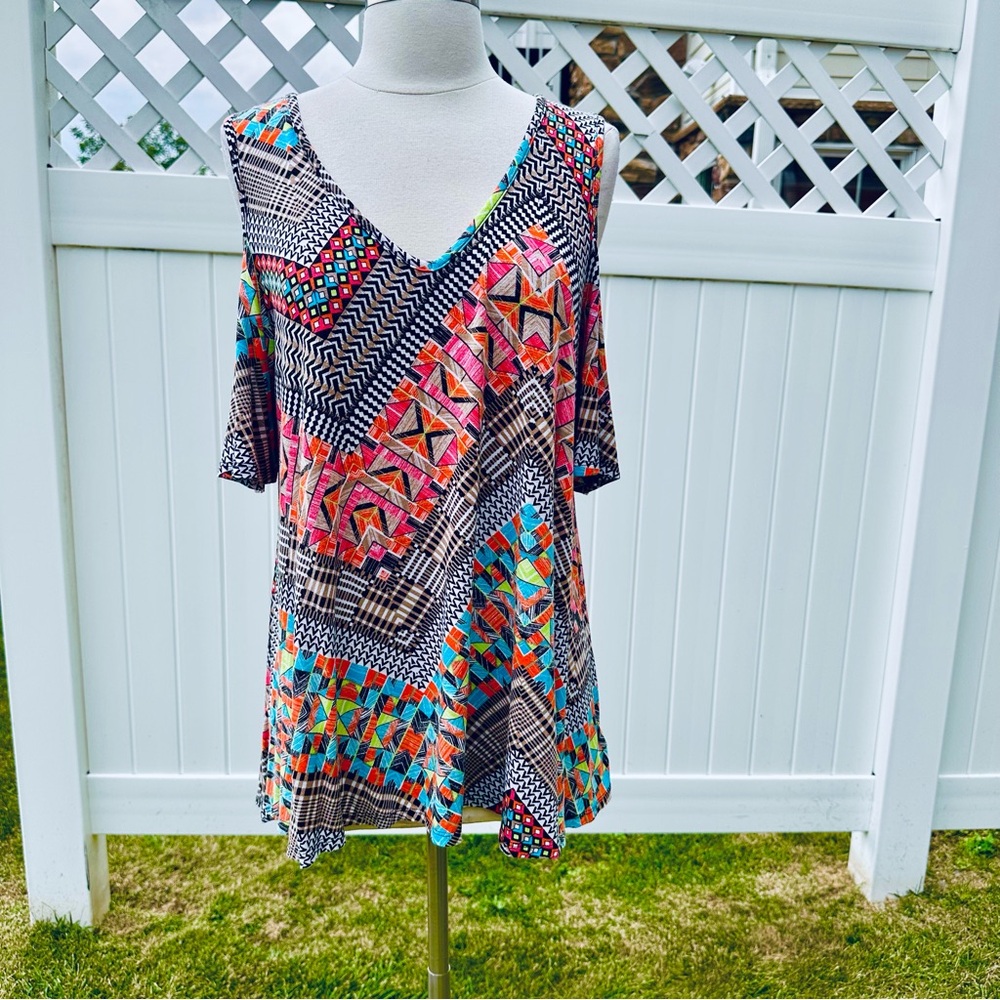 Bobeau Cold Shoulder Geometric Print Top